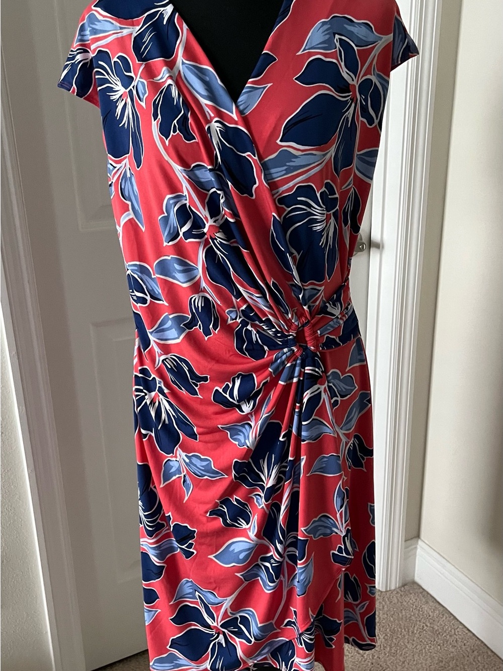 Tommy Bahama Clara Twist-Front Faux Wrap Jersey Dress Coral Navy Floral – Size M